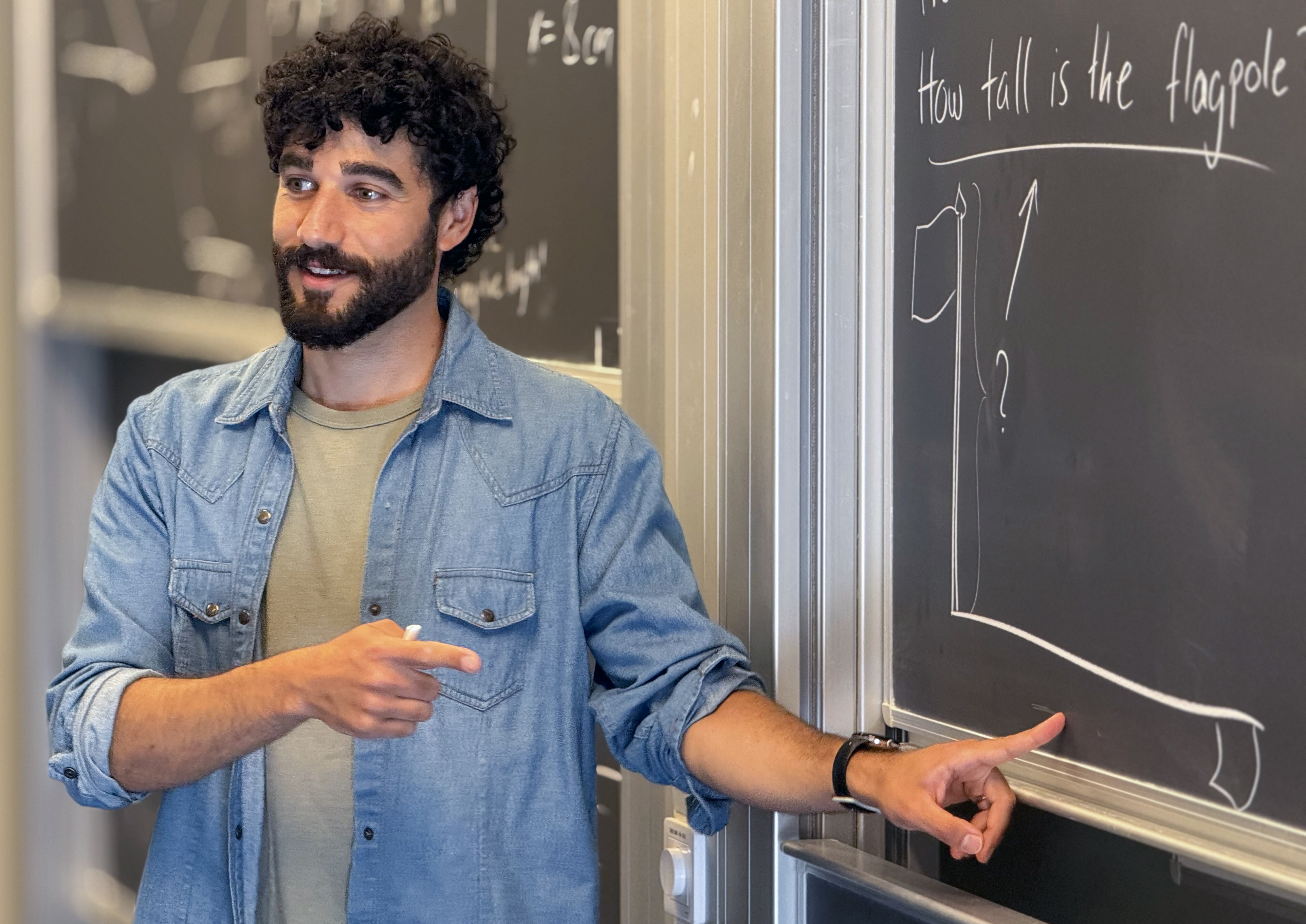 Jonatan Kara explaining a problem at the blackboard, mid-sentence